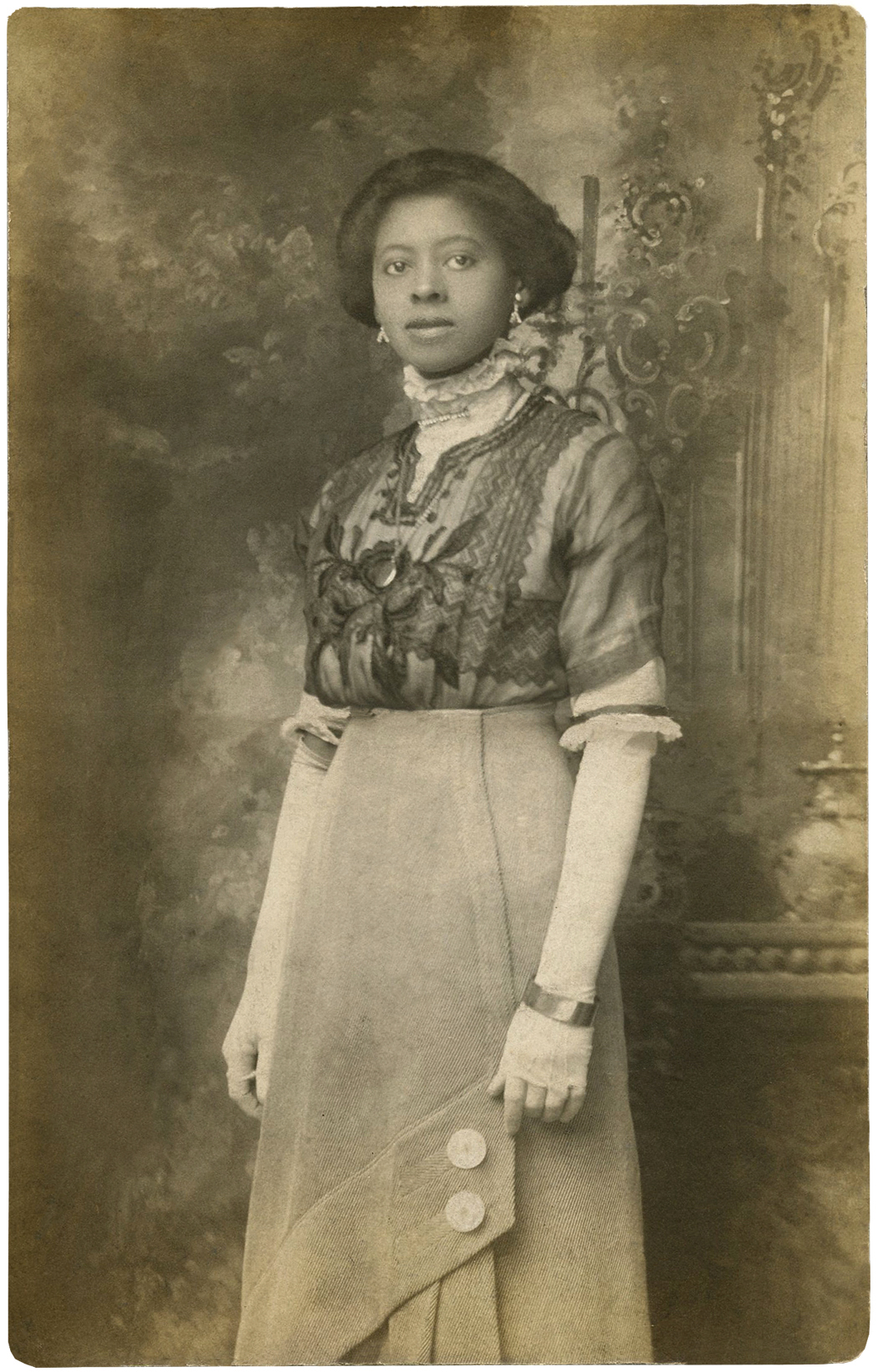 1910s photo of woman